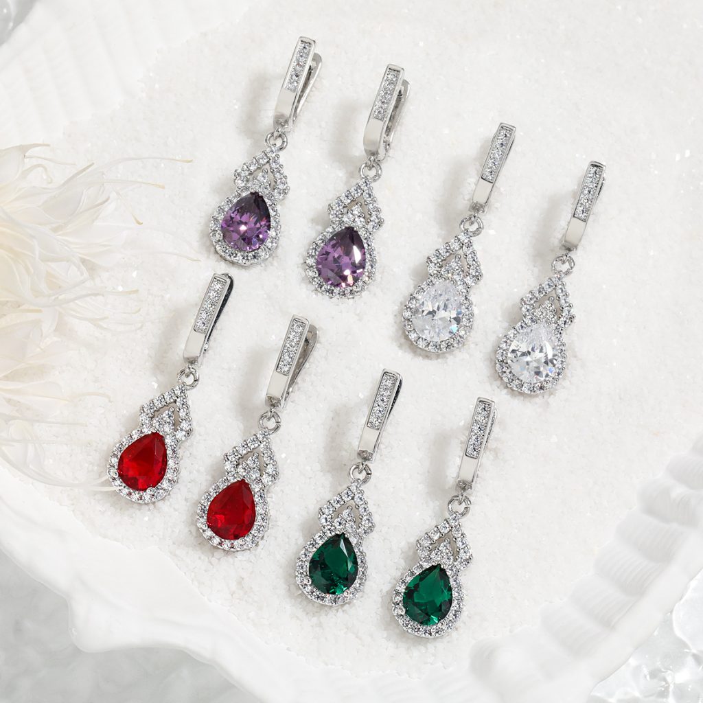 bold necklaces for women