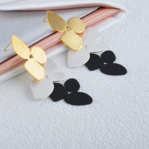 Irregular Flower Matte Earrings for Autumn and Winter 2025 New Fashion Earrings with Advanced and Versatile Style Earrings