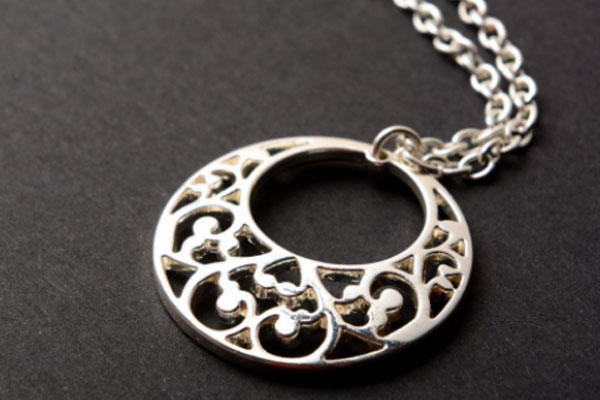 trending men’s necklaces