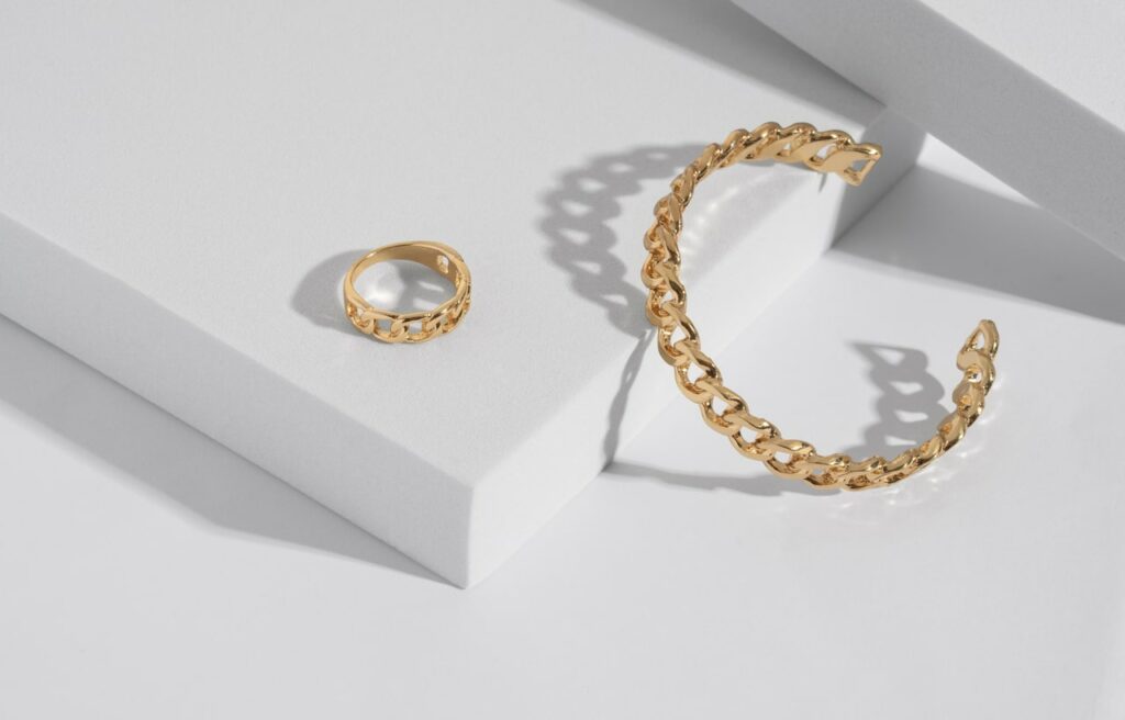 bold necklaces for women
