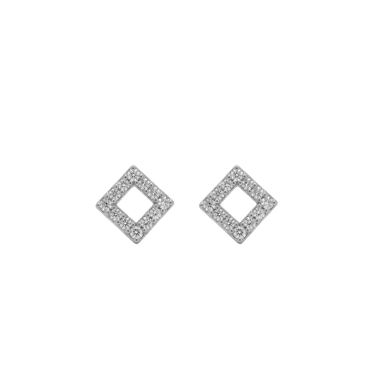 Adapting High Fashion Jewelry Trends to Everyday Wear